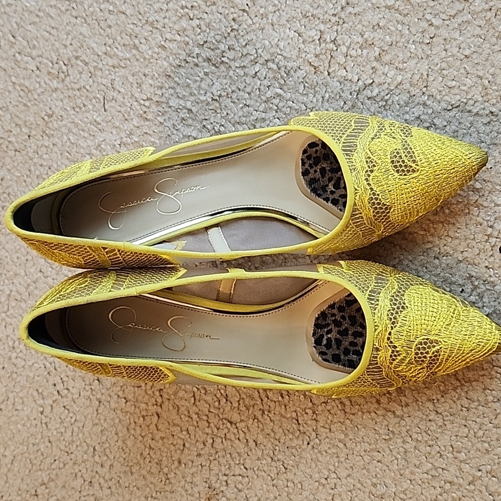 Jessica Simpson pumps